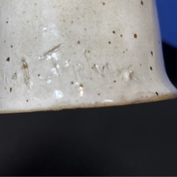 5/$25
Ceramic Figurine Women Gardener Grey Cream Accents Hollow Dried Flowers - Picture 7 of 7